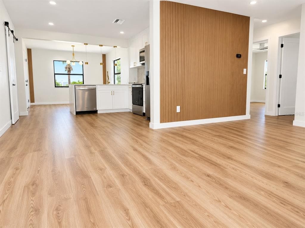8120 7TH STREET N, ST PETERSBURG, FL 33702 — zdjęcie 3