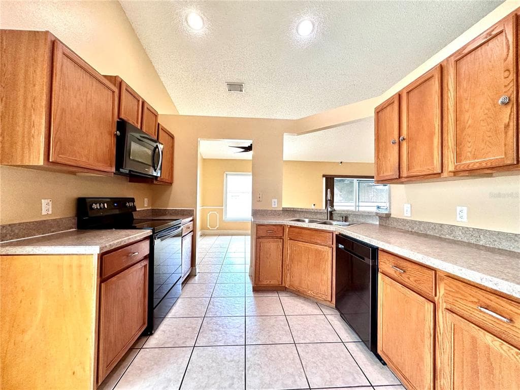 1650 NAVIGATOR LANE, TARPON SPRINGS, FL 34689 — zdjęcie 4
