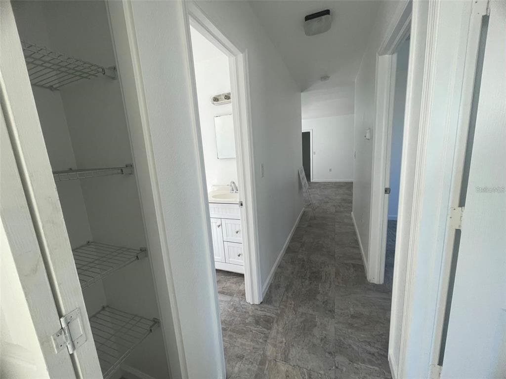 525 E HELEN AVENUE, PUNTA GORDA, FL 33950 — zdjęcie 4