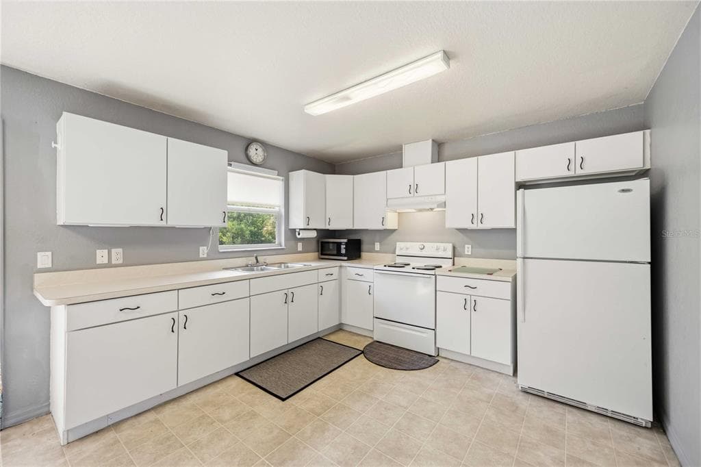 105 BISCAYNE DRIVE, PORT CHARLOTTE, FL 33953 — zdjęcie 4