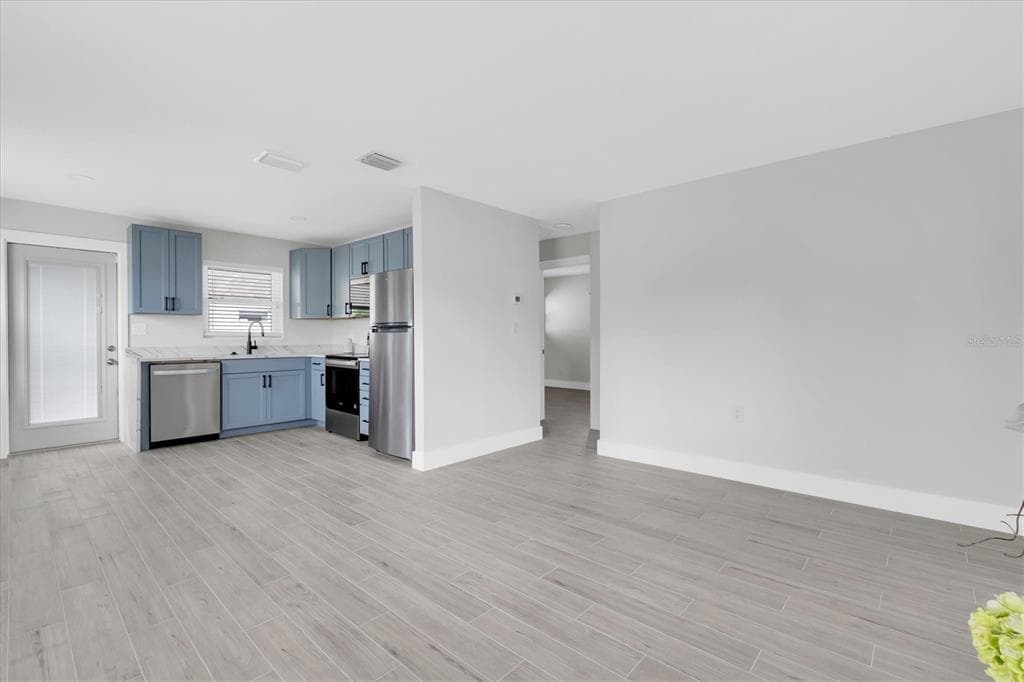4201 DES MOINES STREET NE, ST PETERSBURG, FL 33703 — zdjęcie 4