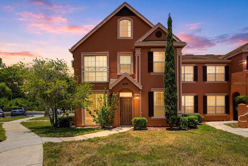 9256 LAKE CHASE ISLAND WAY, TAMPA, FL 33626
