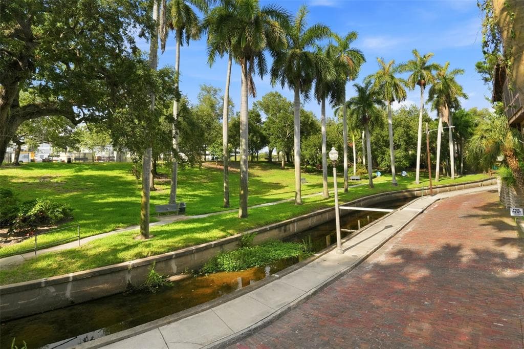 651 10TH AVE S, ST PETERSBURG, FL 33701 — zdjęcie 5