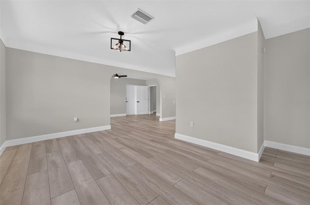 763 65TH AVENUE S, ST PETERSBURG, FL 33705 — zdjęcie 2