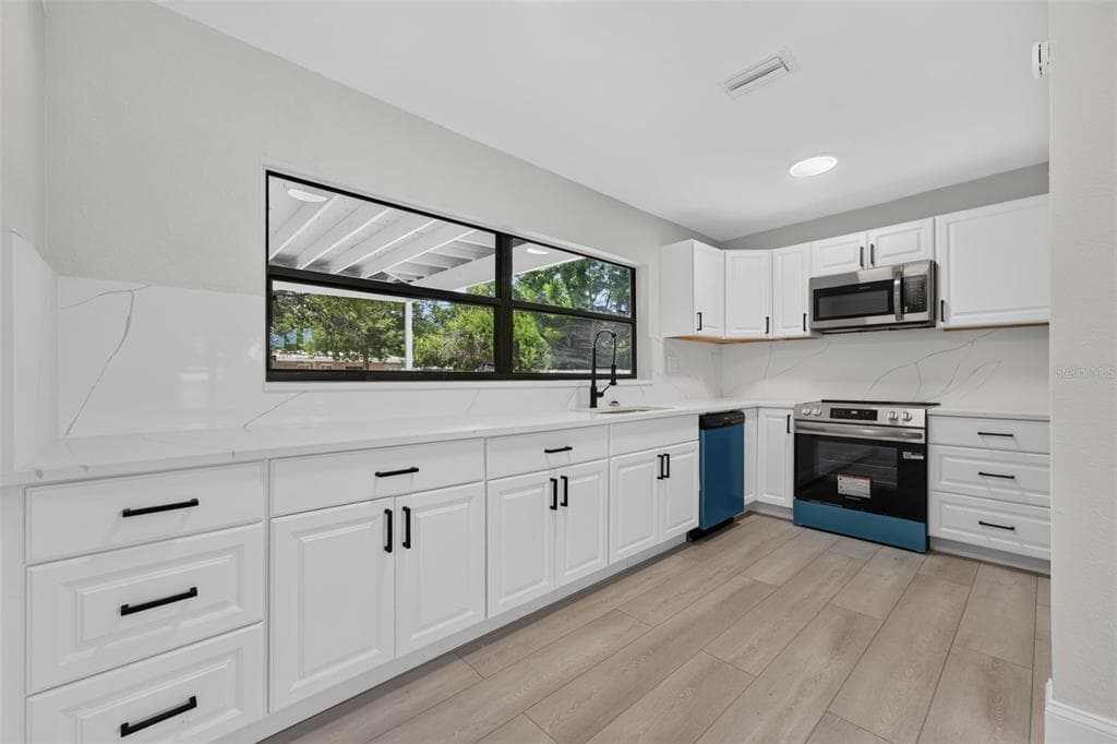 763 65TH AVENUE S, ST PETERSBURG, FL 33705 — zdjęcie 5