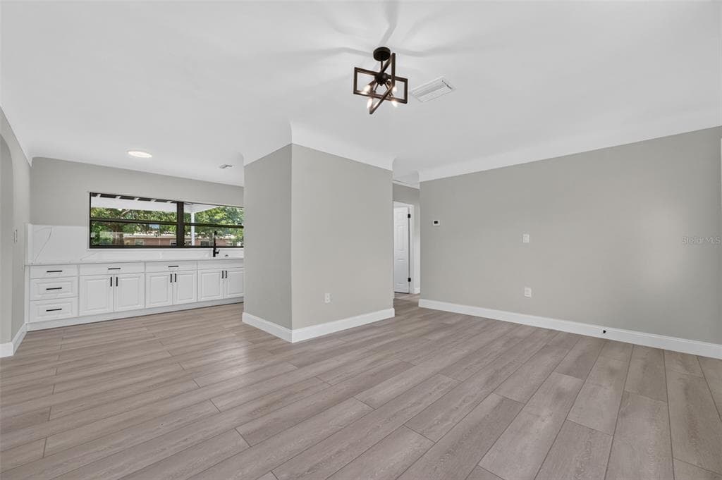 763 65TH AVENUE S, ST PETERSBURG, FL 33705 — zdjęcie 4