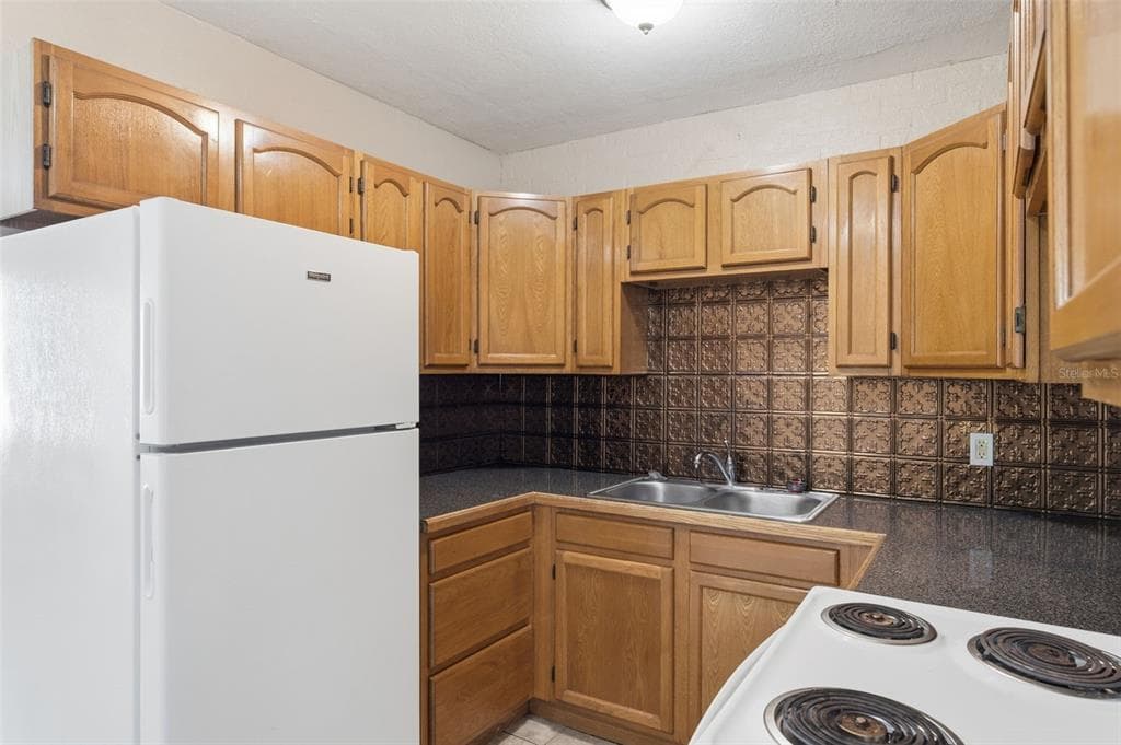 8871 93RD STREET, SEMINOLE, FL 33777 — zdjęcie 5