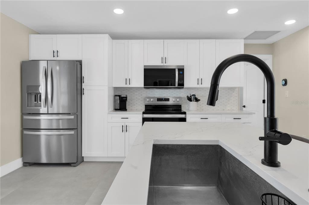24 MARINA TERRACE, TREASURE ISLAND, FL 33706 — zdjęcie 4