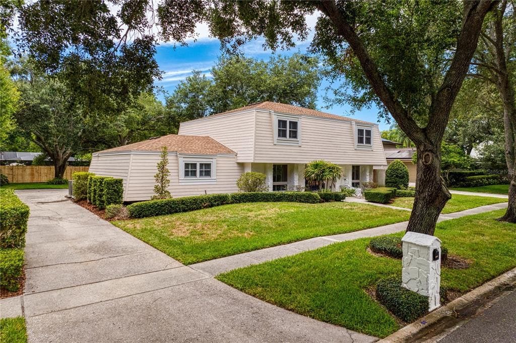 13305 GOLF CREST CIRCLE, TAMPA, FL 33618