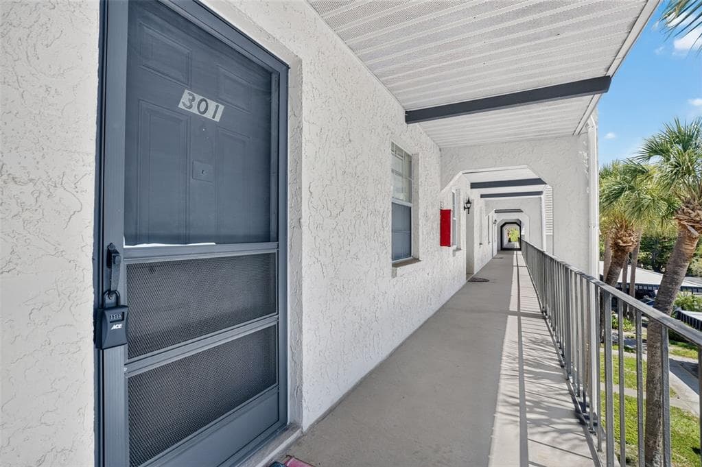 8693 BARDMOOR BOULEVARD # 301B, LARGO, FL 33777 — zdjęcie 3