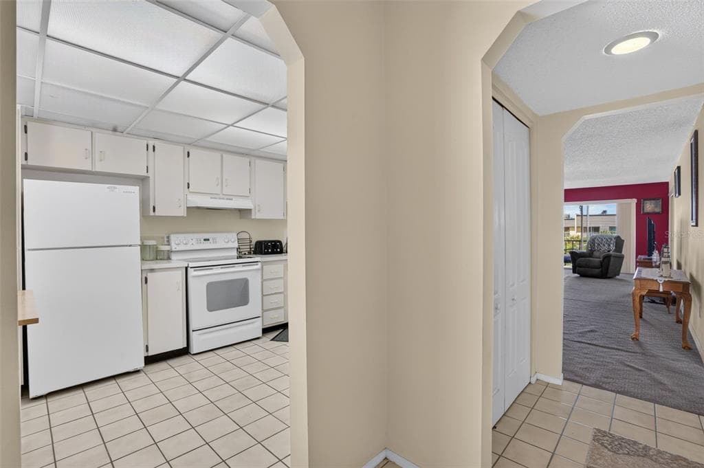 8693 BARDMOOR BOULEVARD # 301B, LARGO, FL 33777 — zdjęcie 4