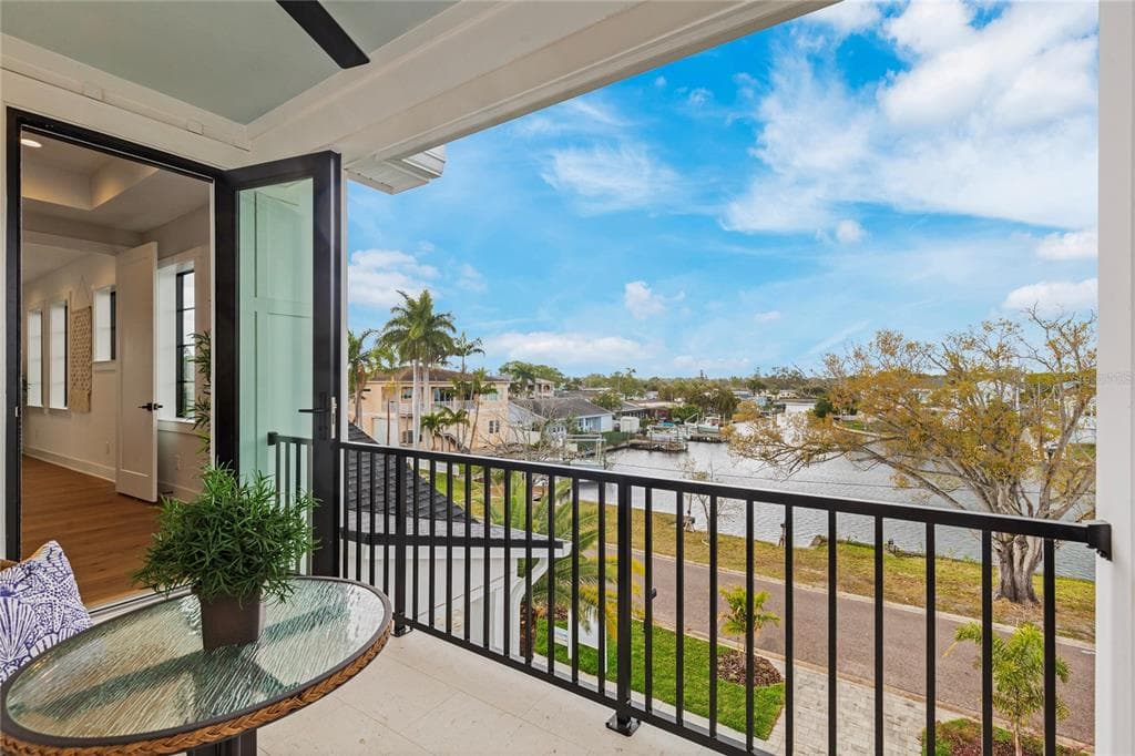 220 90TH AVENUE NE, ST PETERSBURG, FL 33702 — zdjęcie 5