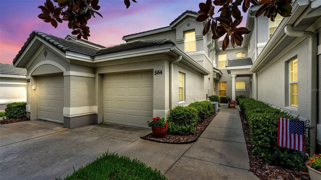 564 GRASSLANDS VILLAGE CIRCLE, LAKELAND, FL 33803