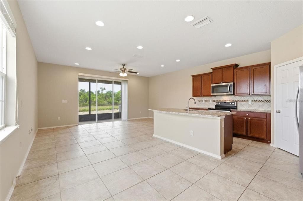 8961 TURNSTONE HAVEN PLACE, TAMPA, FL 33619 — zdjęcie 2