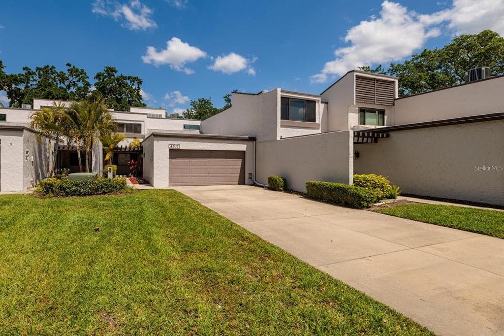 4207 FAIRWAY RUN, TAMPA, FL 33618