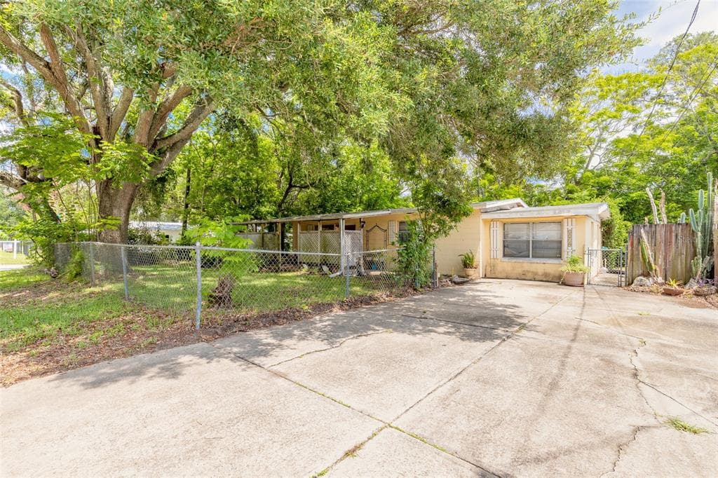 1219 LEON LANE, DAYTONA BEACH, FL 32117