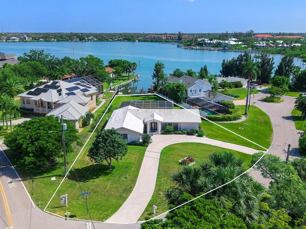 396 BAYSHORE DRIVE, VENICE, FL 34285