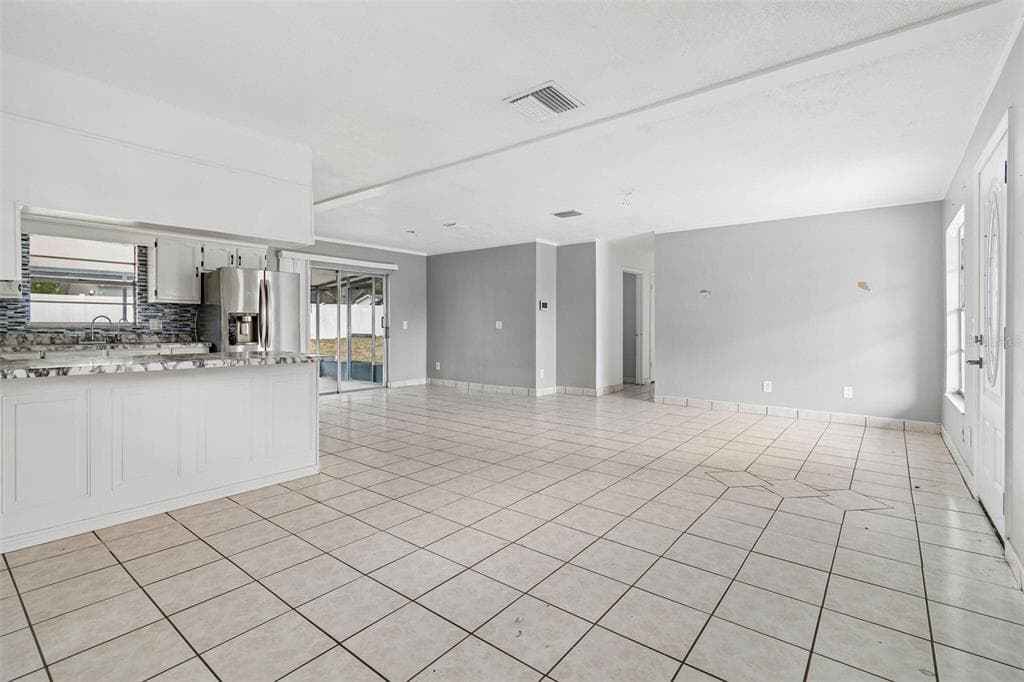 1719 JULIAN LANE DRIVE, TAMPA, FL 33619 — zdjęcie 4