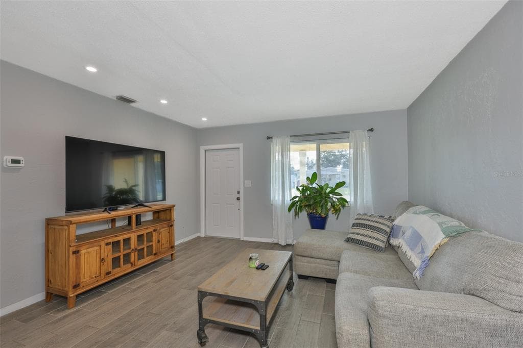 3242 KINGSTON STREET N, ST PETERSBURG, FL 33713 — zdjęcie 5