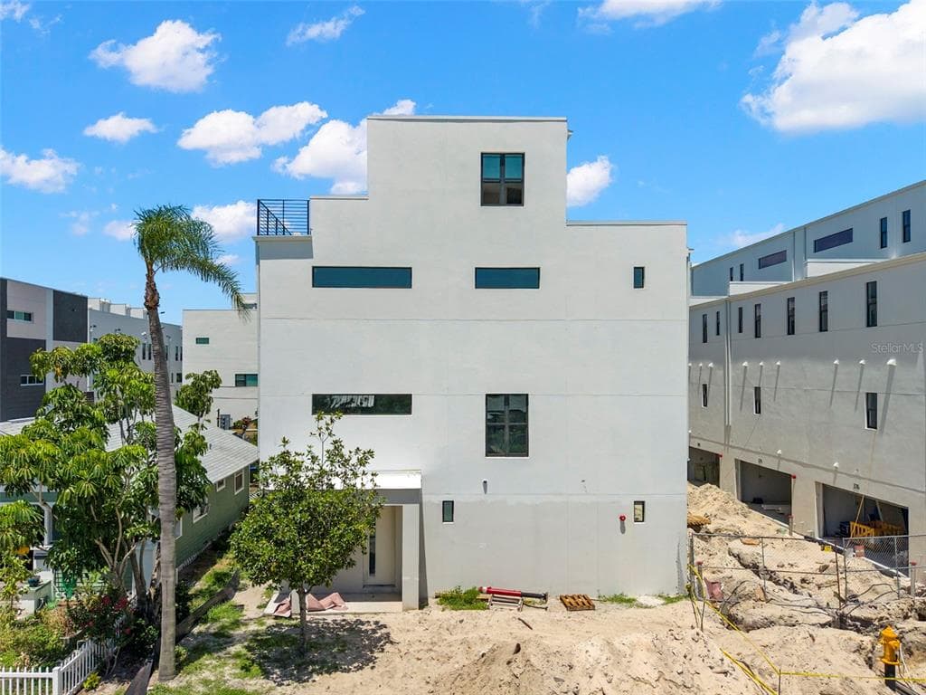 368 14TH STREET N, ST PETERSBURG, FL 33705 — zdjęcie 2
