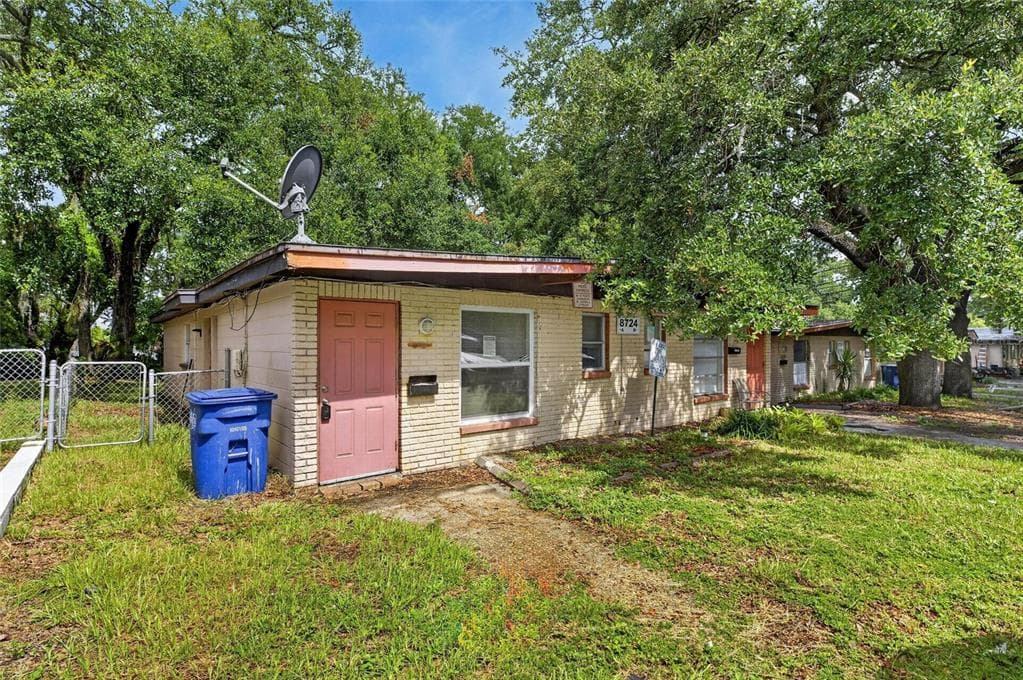 8723 & 8724 N 48TH STREET, TAMPA, FL 33617 — zdjęcie 2