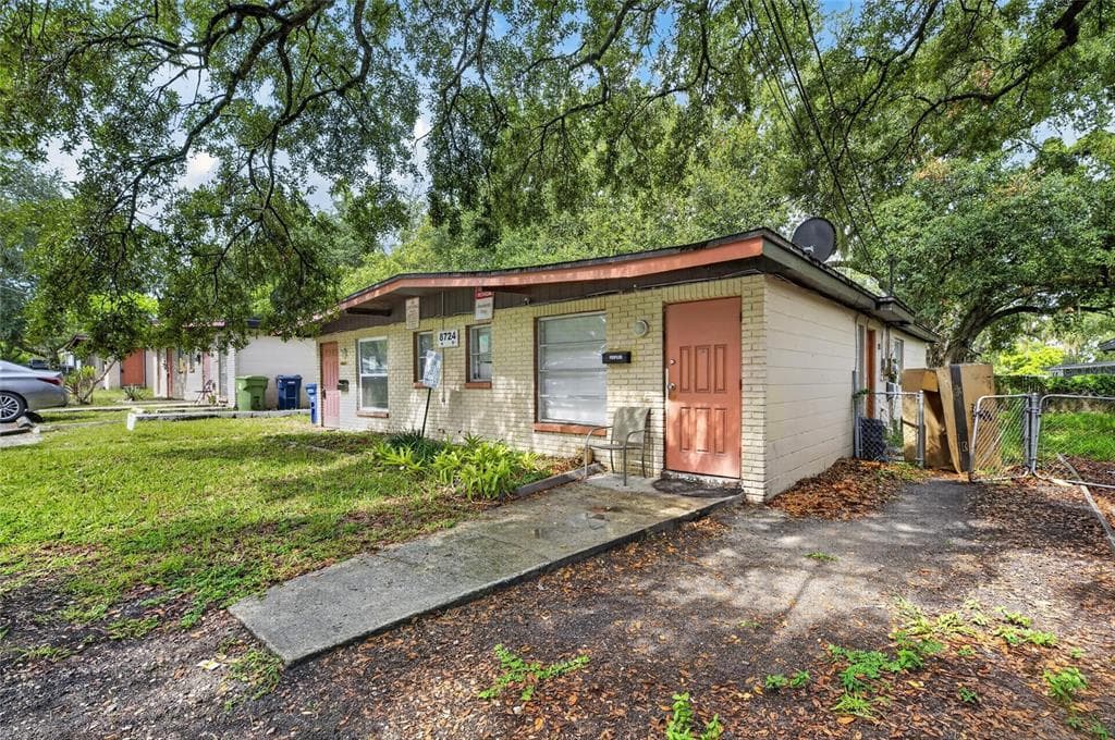 8723 & 8724 N 48TH STREET, TAMPA, FL 33617 — zdjęcie 4