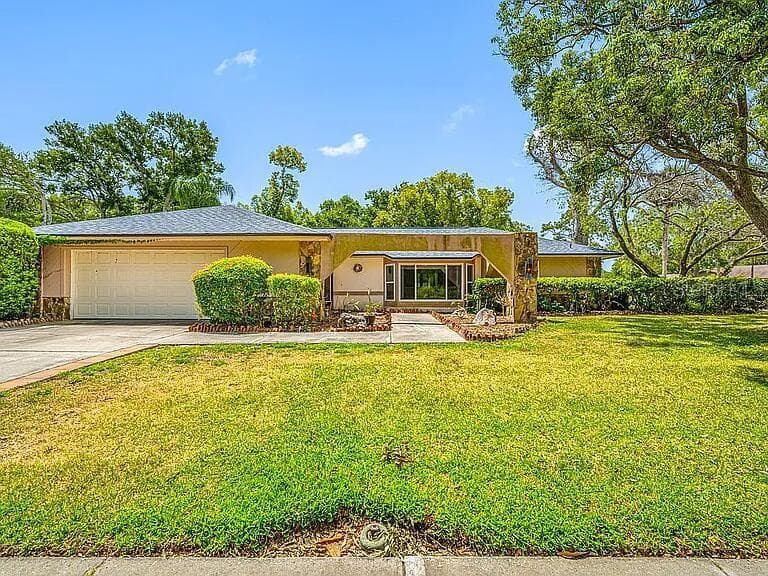 10 LINDEN LANE, PALM HARBOR, FL 34683