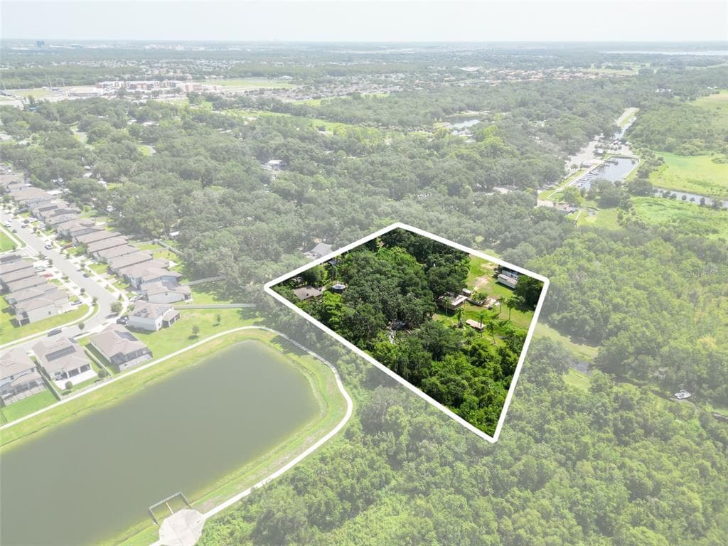 2690 E LAKE ROAD, KISSIMMEE, FL 34744