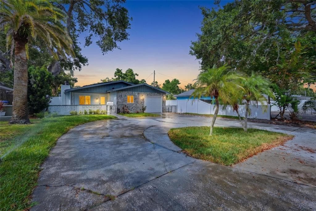 8170 22ND AVENUE N, ST PETERSBURG, FL 33710 — zdjęcie 2
