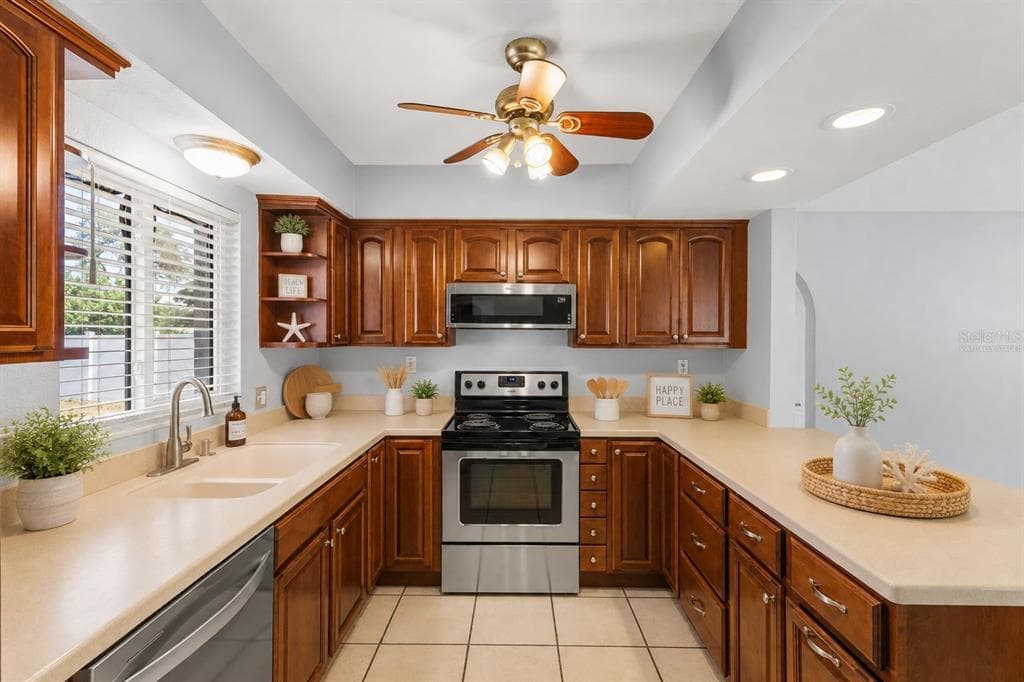 605 S FLORIDA AVENUE, TARPON SPRINGS, FL 34689 — zdjęcie 4