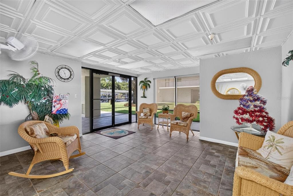 9860 62ND TERRACE N # 1043, ST PETERSBURG, FL 33708 — zdjęcie 5