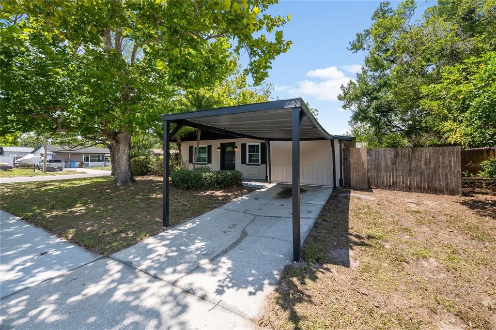 7402 WISHING WELL COURT, TAMPA, FL 33619 — zdjęcie 2
