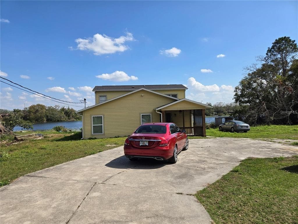 8725 TWIN LAKES BOULEVARD, TAMPA, FL 33614