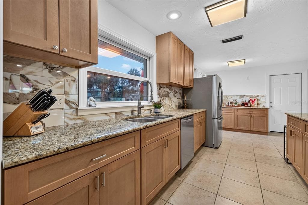 1667 N DAKOTA AVENUE NE, ST PETERSBURG, FL 33703 — zdjęcie 5