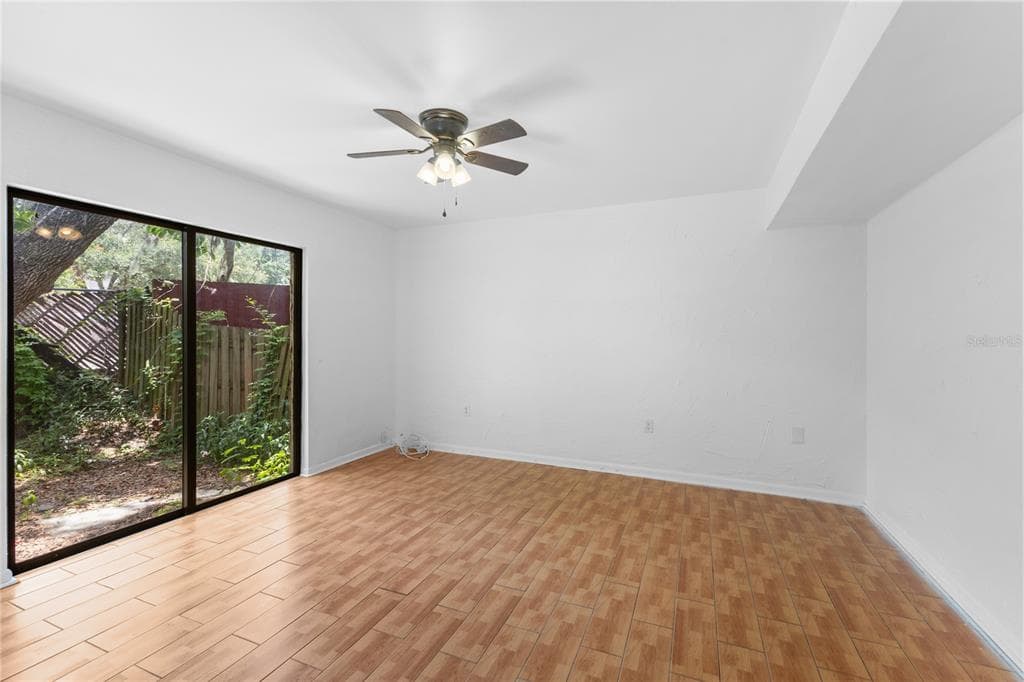 5641 ASHLEY OAKS DRIVE # 37, TAMPA, FL 33617 — zdjęcie 4
