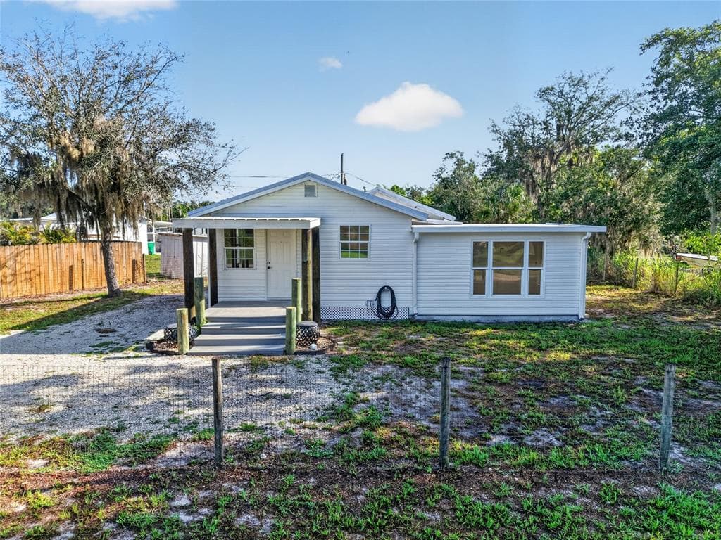 8024 HILLMAN AVENUE, PUNTA GORDA, FL 33982 — zdjęcie 2
