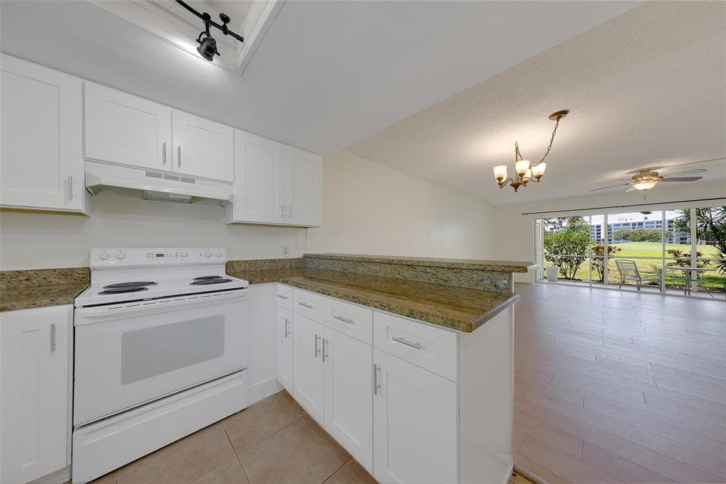68 COUNTRY CLUB DRIVE, LARGO, FL 33771 — zdjęcie 4