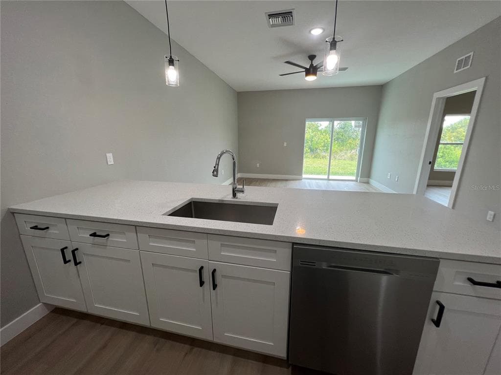 12130 HENLEY AVENUE, PORT CHARLOTTE, FL 33981 — zdjęcie 5