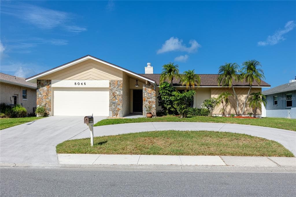 8046 BAYHAVEN DRIVE, SEMINOLE, FL 33776