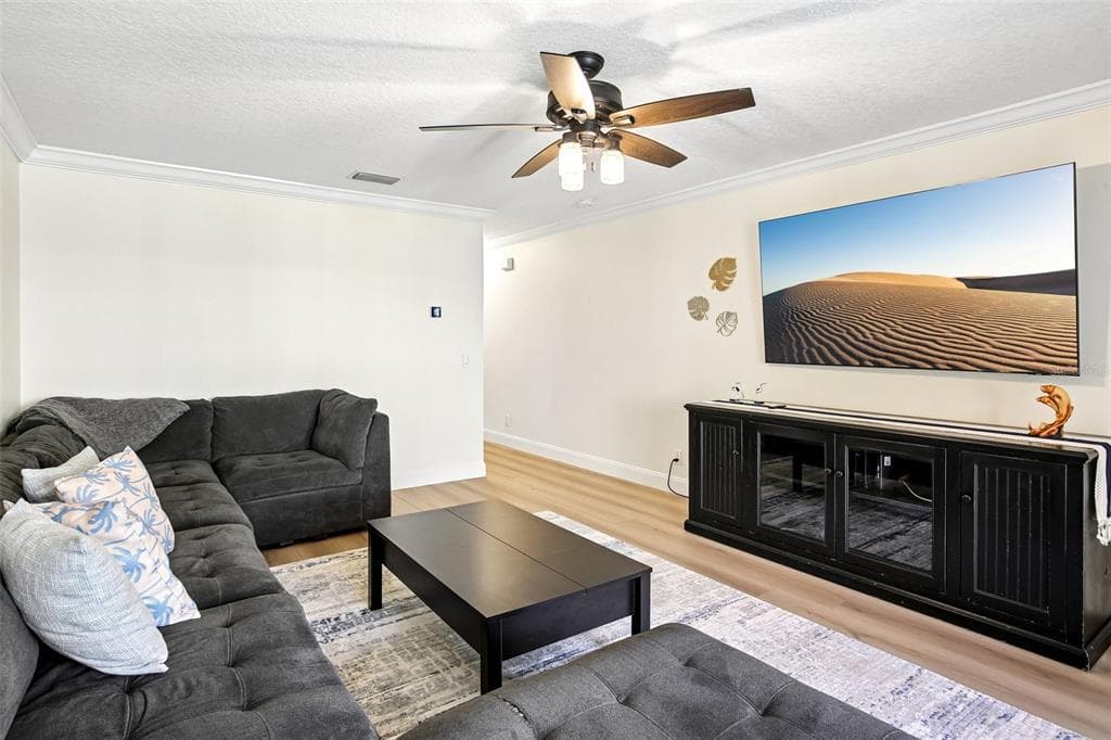 3853 ISLAND WAY, ST PETERSBURG, FL 33705 — zdjęcie 4