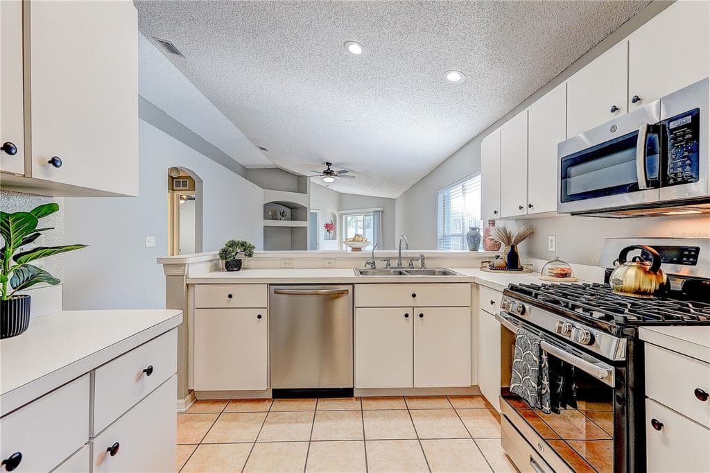 28725 SEASHELL COURT, WESLEY CHAPEL, FL 33545 — zdjęcie 2