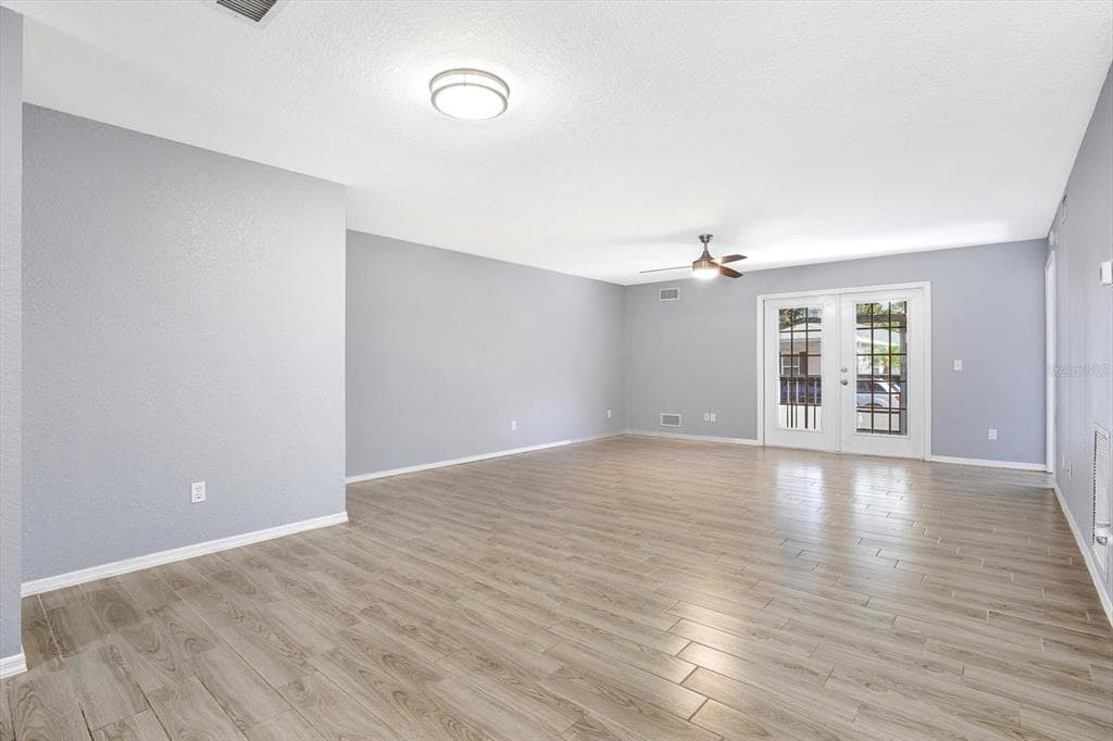 107 47TH AVENUE N, ST PETERSBURG, FL 33703 — zdjęcie 3
