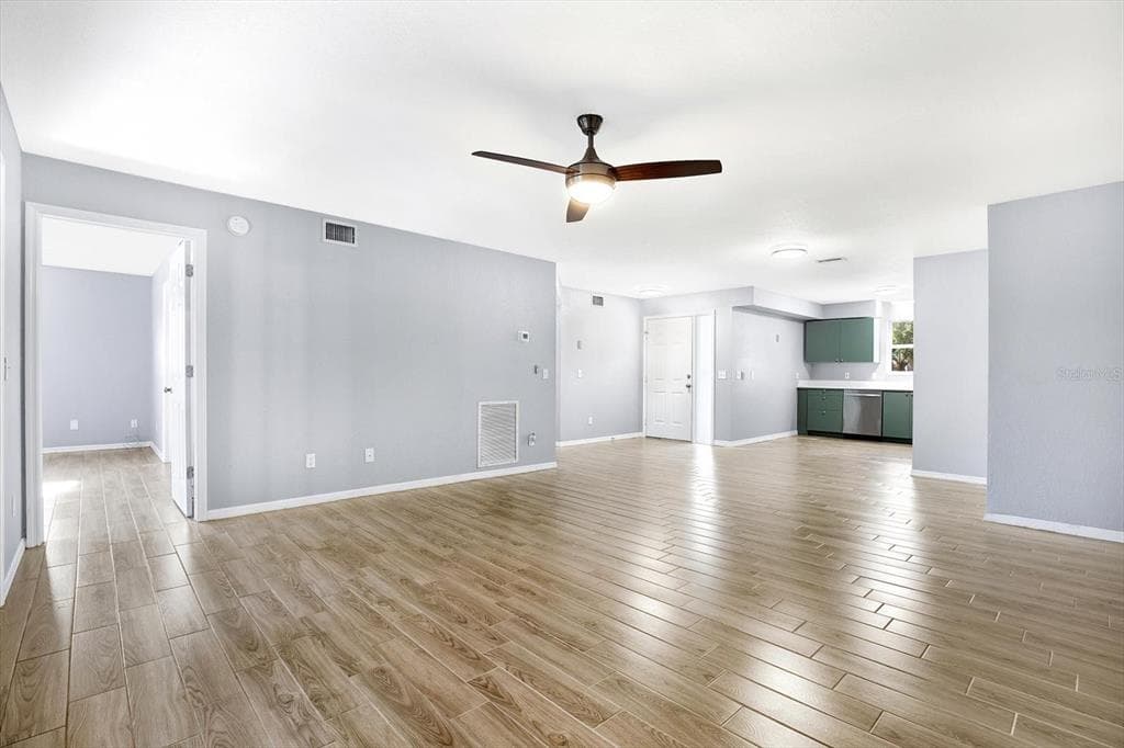 107 47TH AVENUE N, ST PETERSBURG, FL 33703 — zdjęcie 4