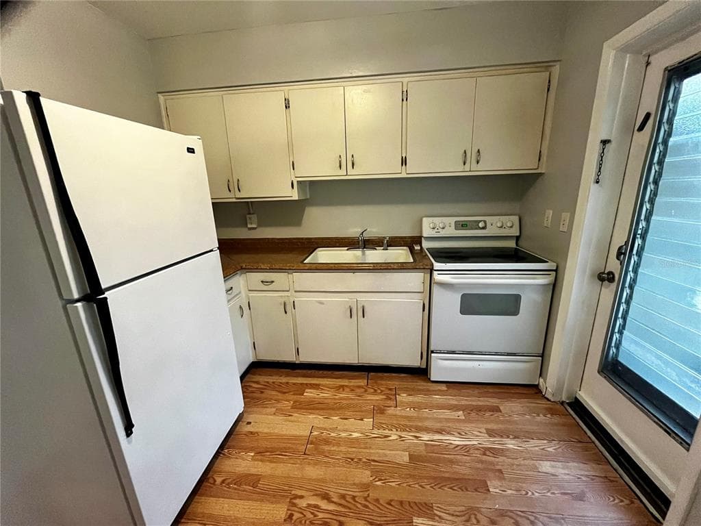 1411 KENNYWOOD DRIVE # Apt B, LARGO, FL 33770 — zdjęcie 3