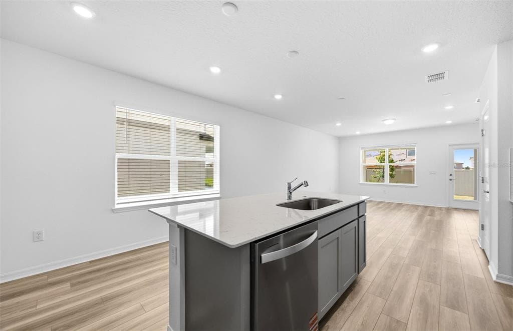 1041 WENAHA COURT, ZEPHYRHILLS, FL 33540 — zdjęcie 4