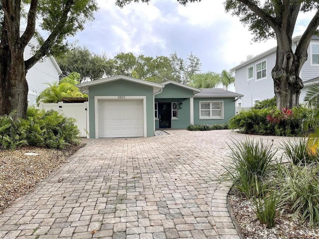 3903 W CORONA STREET, TAMPA, FL 33629