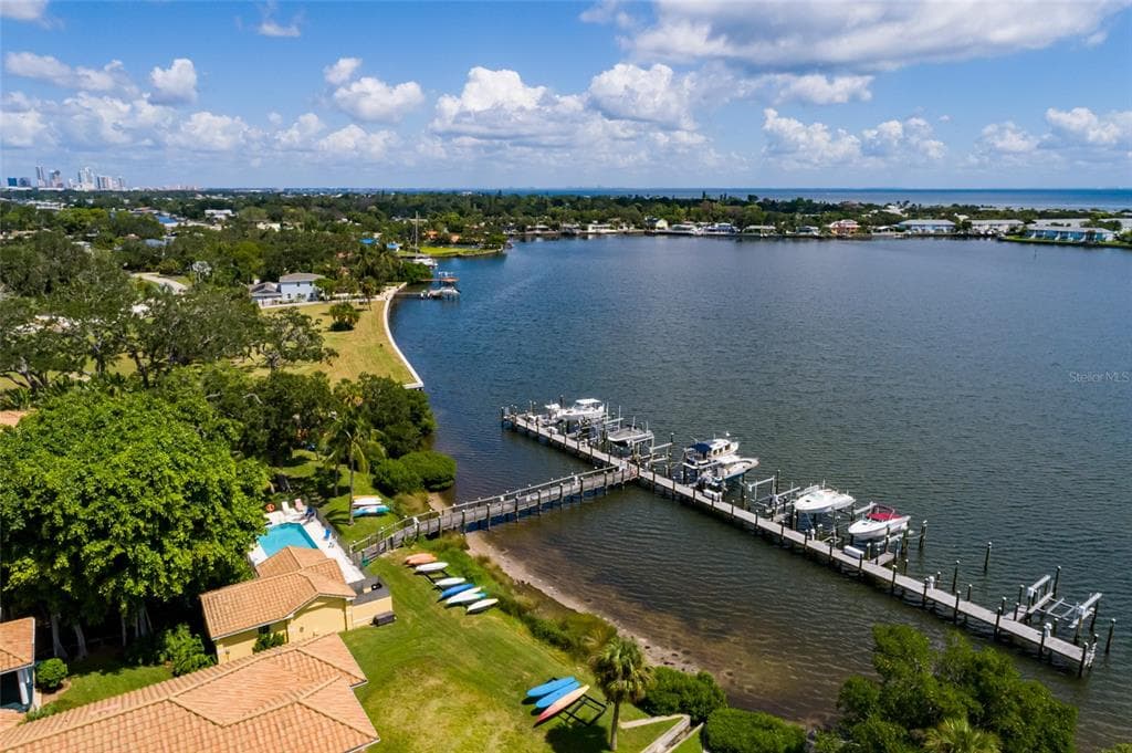 190 BANYAN BAY DRIVE, ST PETERSBURG, FL 33705 — zdjęcie 3