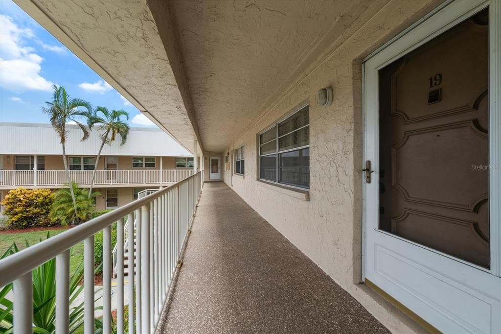 10033 64TH AVENUE N # 19, ST PETERSBURG, FL 33708 — zdjęcie 4