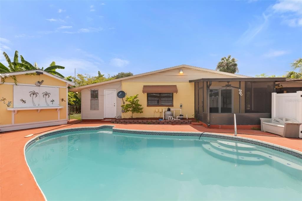 4506 24TH AVENUE S, TAMPA, FL 33619 — zdjęcie 2