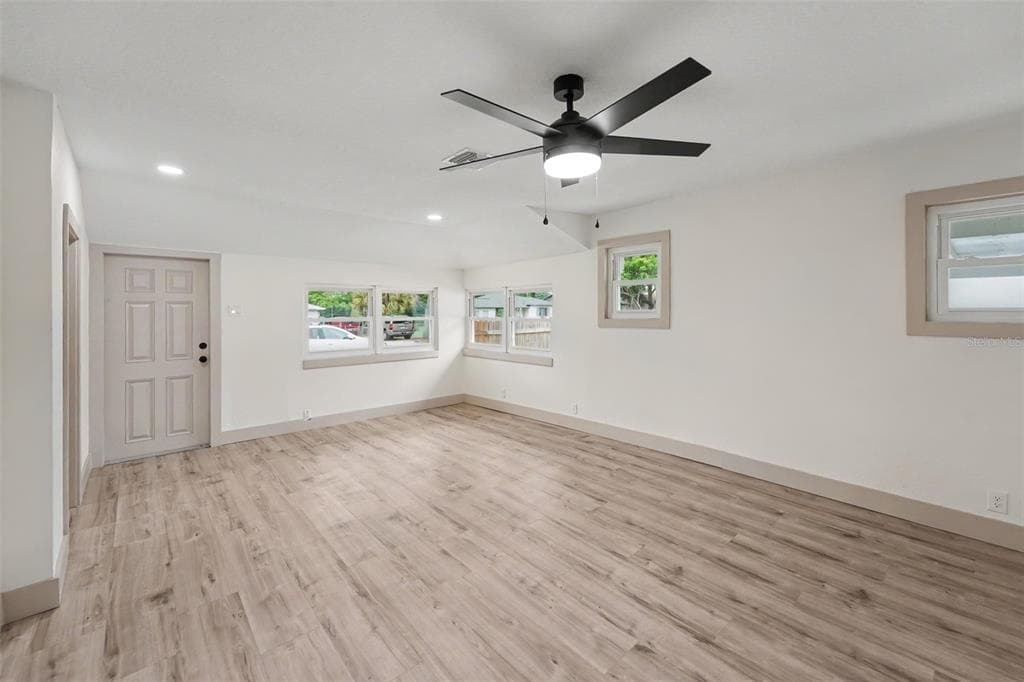 2850 59TH AVENUE N, ST PETERSBURG, FL 33714 — zdjęcie 3